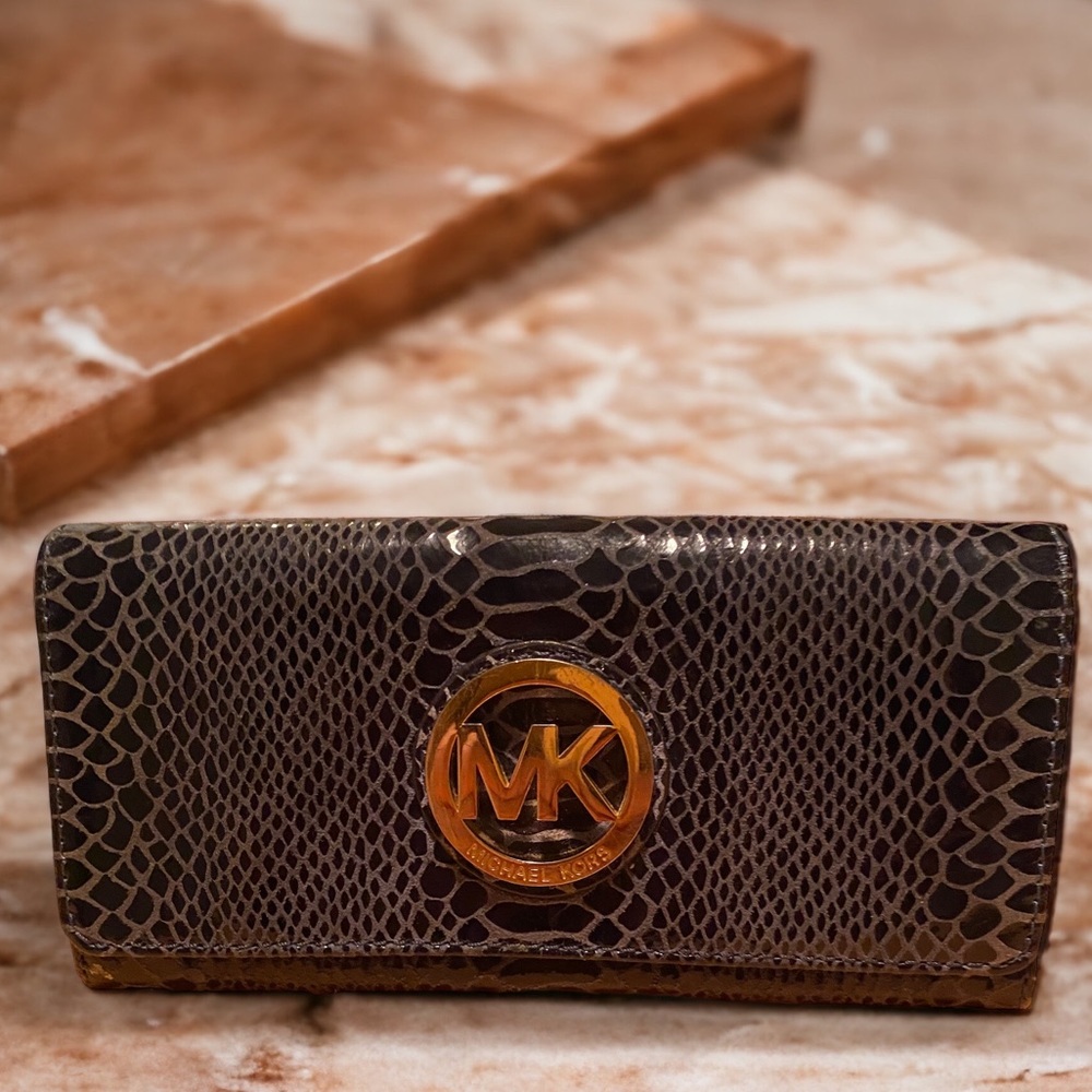 NWOT MK NAVY WALLET SNAKESKIN EMBOSSED